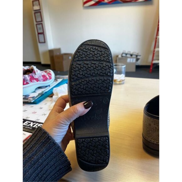 Dansko Golden Medallion Clogs sz 39 or 8.5-9 - Picture 7 of 7